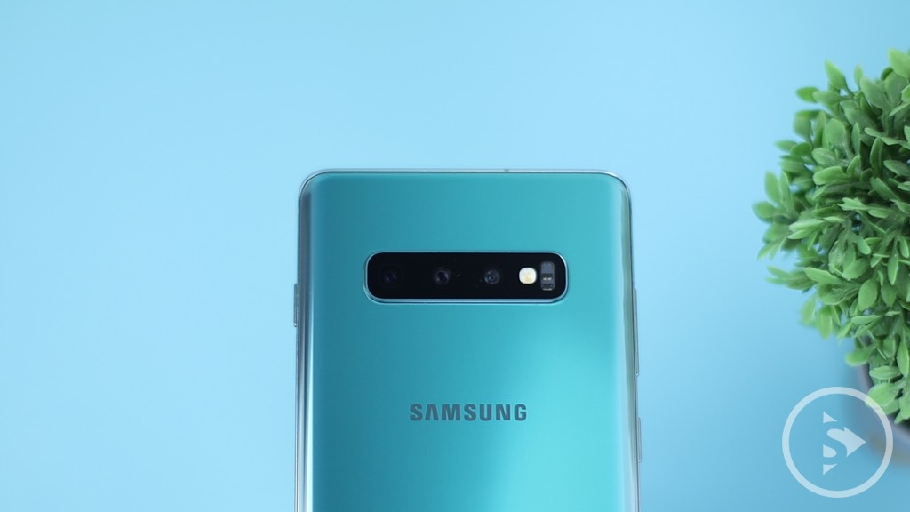 CAMERA - Samsung Galaxy S10 Plus Rear Camera Close Up